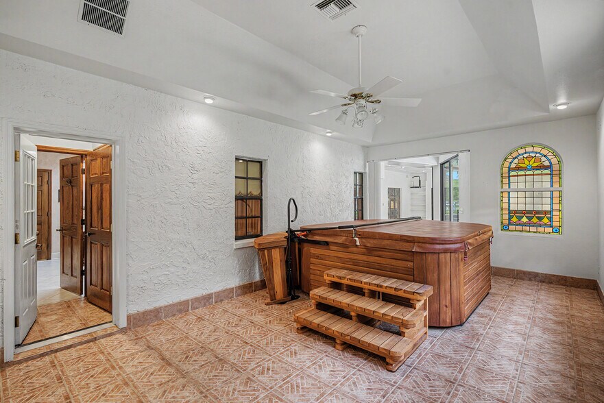 More Photos Of 2160 Laurence Dr, Clearwater Office For Sale