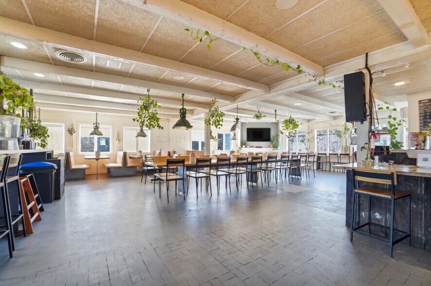 More Photos Of 1256 Columbus Rd, Granville Restaurant For Sale