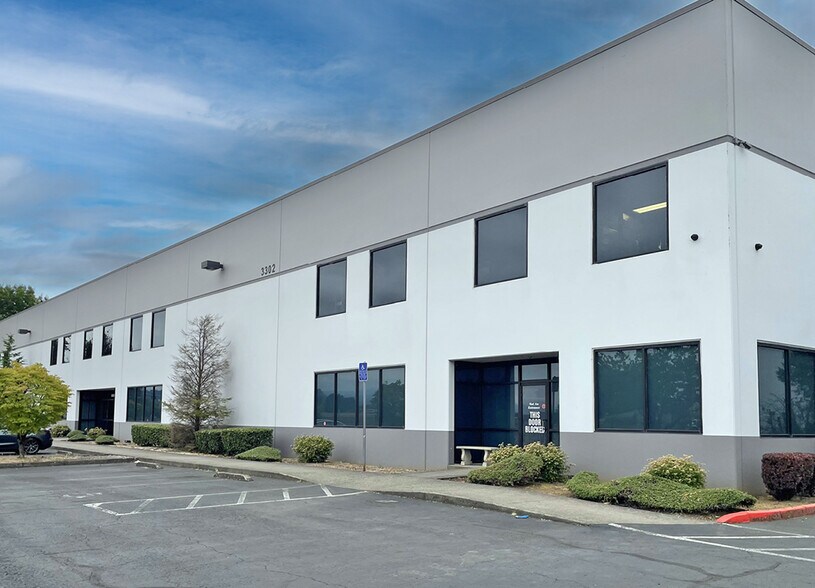 More Photos Of 3302 NW Marine Dr, Troutdale Warehouse For Lease