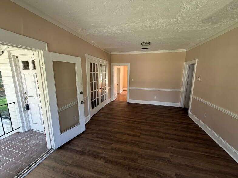 More Photos Of 1008 NW 13th St, Gainesville Office Residential For Lease