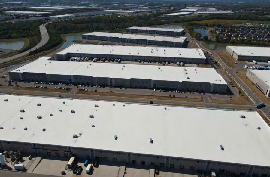 More Photos Of 8531 Trade Center Dr, West Chester Distribution For Lease