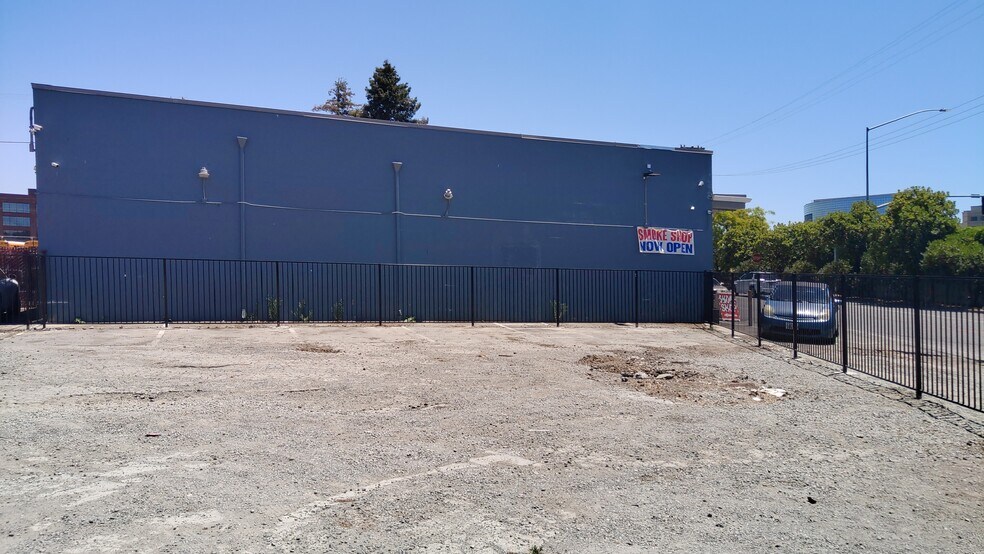 More Photos Of 1475 E Bayshore Rd, East Palo Alto Flex For Lease