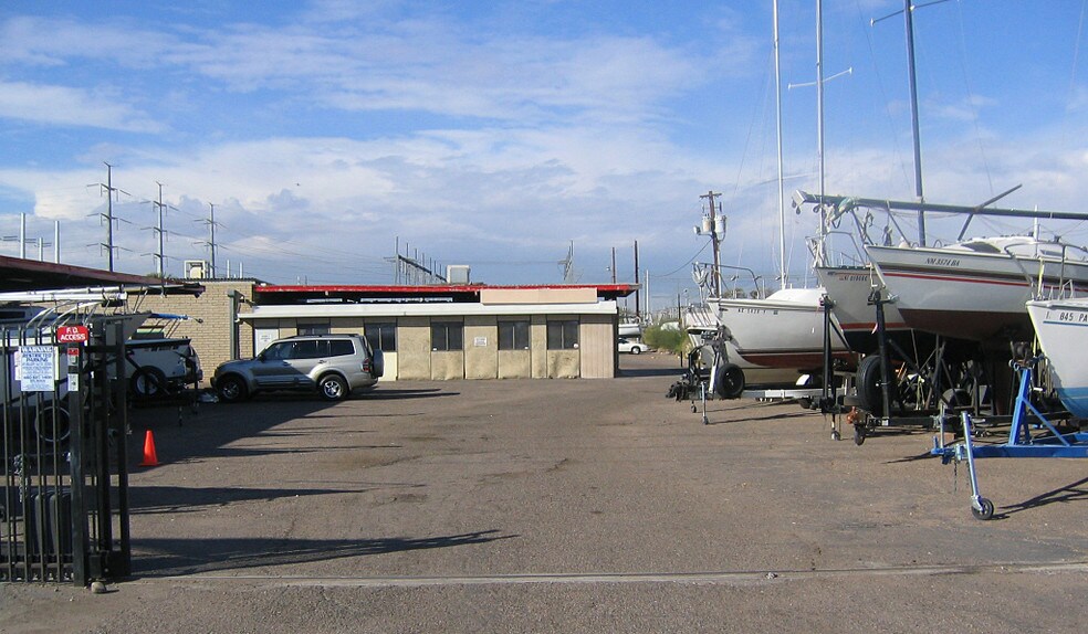 More Photos Of 820 N McClintock Dr, Tempe Warehouse For Lease
