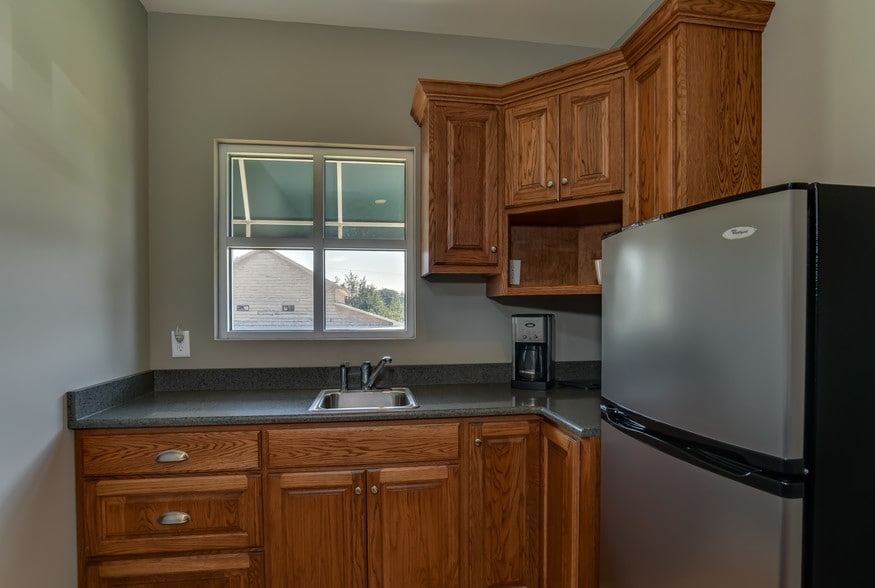 More Photos Of 100 Edgewood Ave, Landrum Medical For Sale