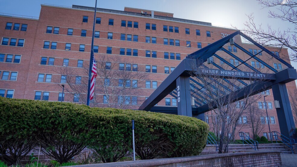 More Photos Of 320 Carleton Ave, Central Islip Office For Lease