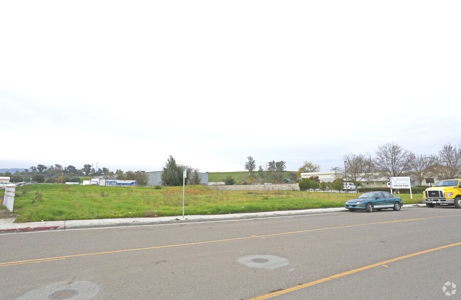 More Photos Of 311 Gateway Dr, Hollister Land For Lease