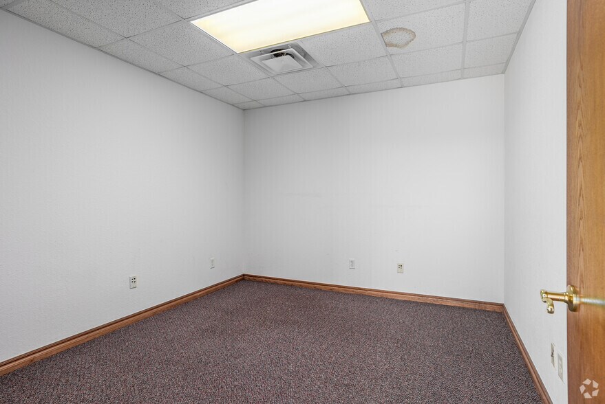 More Photos Of 2425 Wilcox Dr, Norman Office For Sale