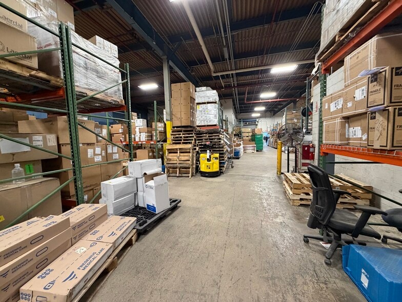 More Photos Of 250 Fulton Ave, New Hyde Park Distribution For Sale