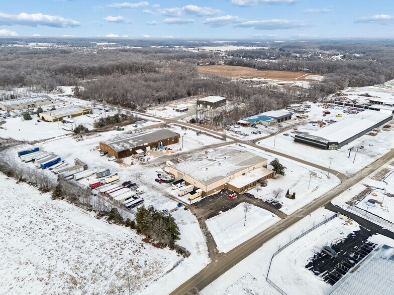 More Photos Of 411 Industrial Dr, White House Manufacturing For Lease