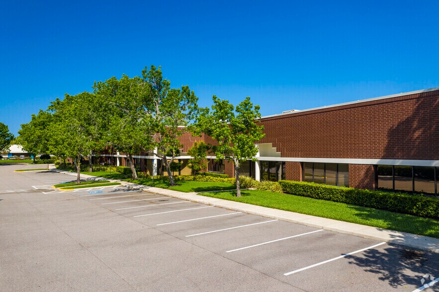 More Photos Of 9412-9424 International Ct N, Saint Petersburg Unknown For Lease