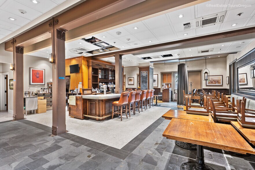 More Photos Of 1331 SW Broadway St, Portland Restaurant For Sale