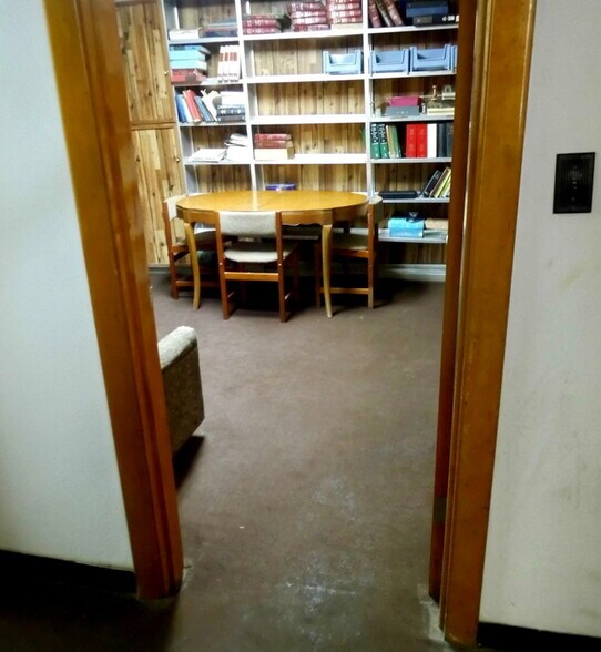 More Photos Of 406 Missouri Ave, East Saint Louis Office For Sale