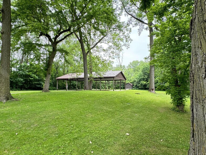 More Photos Of 255 Riverside Dr, Tiffin General Retail For Sale