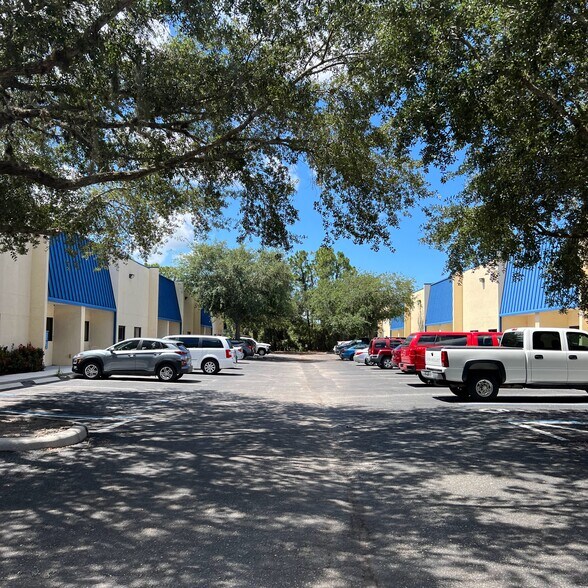 More Photos Of 723 Commerce Dr, Venice Unknown For Lease