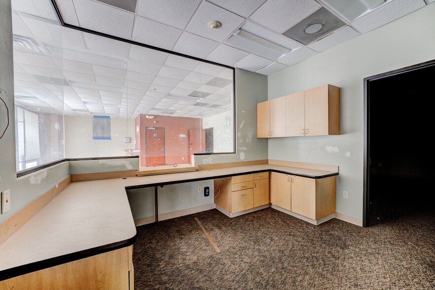 More Photos Of 324 Fm-1960 Rd, Houston General Retail For Sale