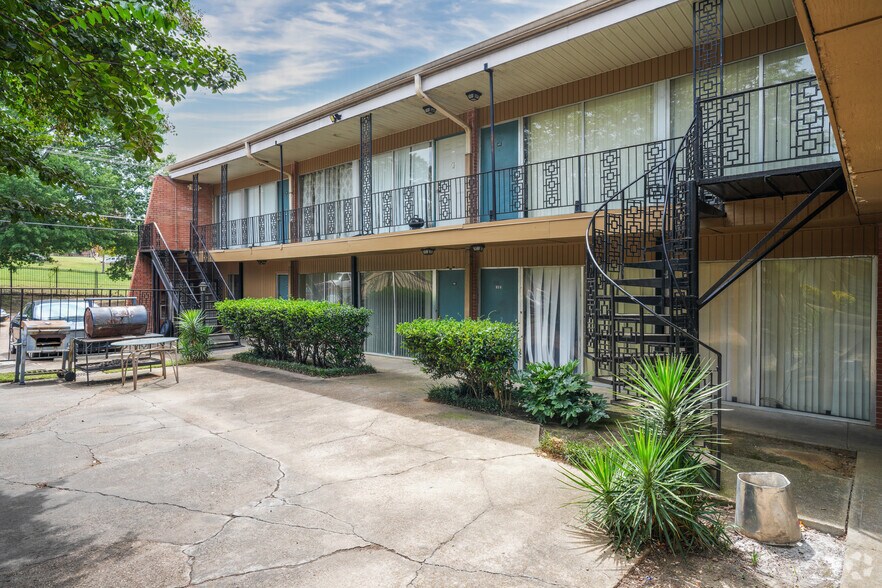 More Photos Of 1605 N West St, Jackson Apartments For Sale