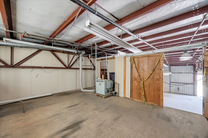More Photos Of 20833 Mechanical Dr, Sonora Warehouse For Sale