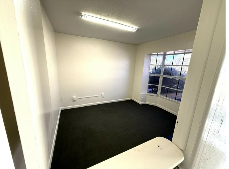 More Photos Of 1518 SE 46th Ln, Cape Coral Office For Sale