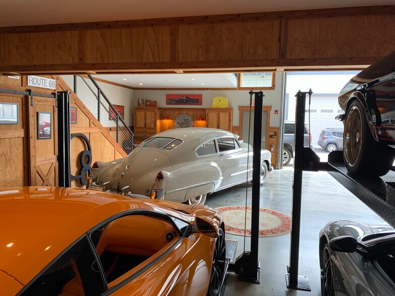 More Photos Of 2108-2260 Ferry Rd, Naperville Showroom For Sale