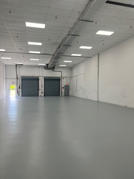 More Photos Of 2000 Avenue P, Riviera Beach Flex For Lease