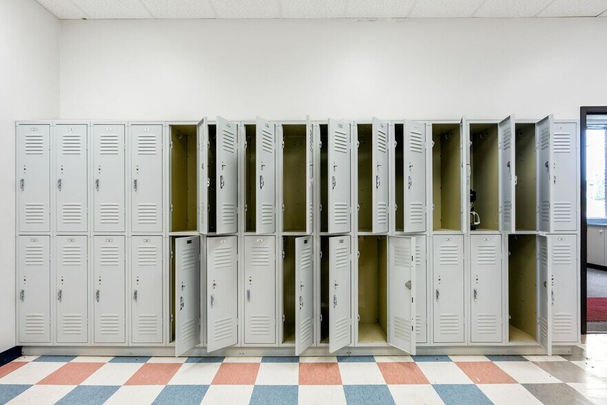 More Photos Of 2800 Diode Ln, Louisville Warehouse For Lease