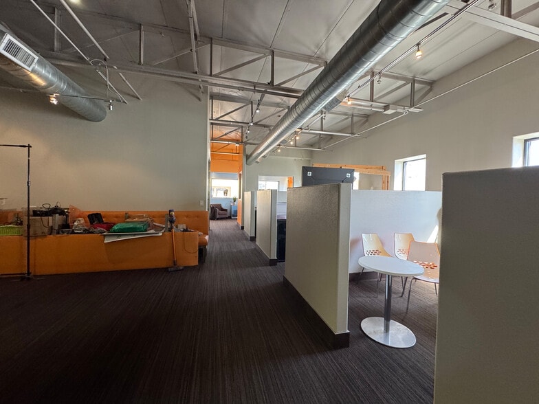 More Photos Of 1807 E Levee St, Dallas Showroom For Sale