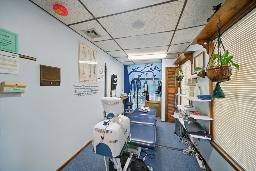 More Photos Of 11 Vernon Ave, Hamburg Medical For Lease