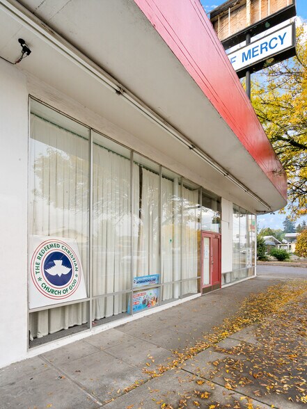More Photos Of 10302 NE Sandy Blvd, Portland Freestanding For Lease