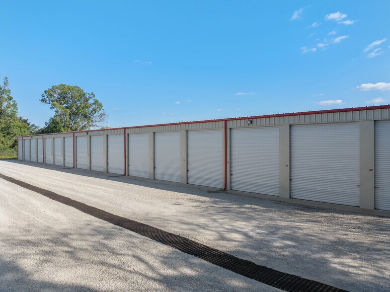 More Photos Of 50 Voss Ln, Huntingdon Self Storage For Sale