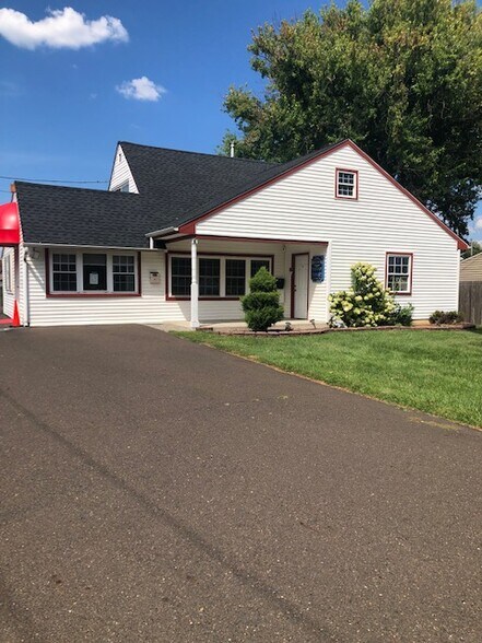 More Photos Of 1 Plumbridge Dr, Levittown Office Residential For Sale