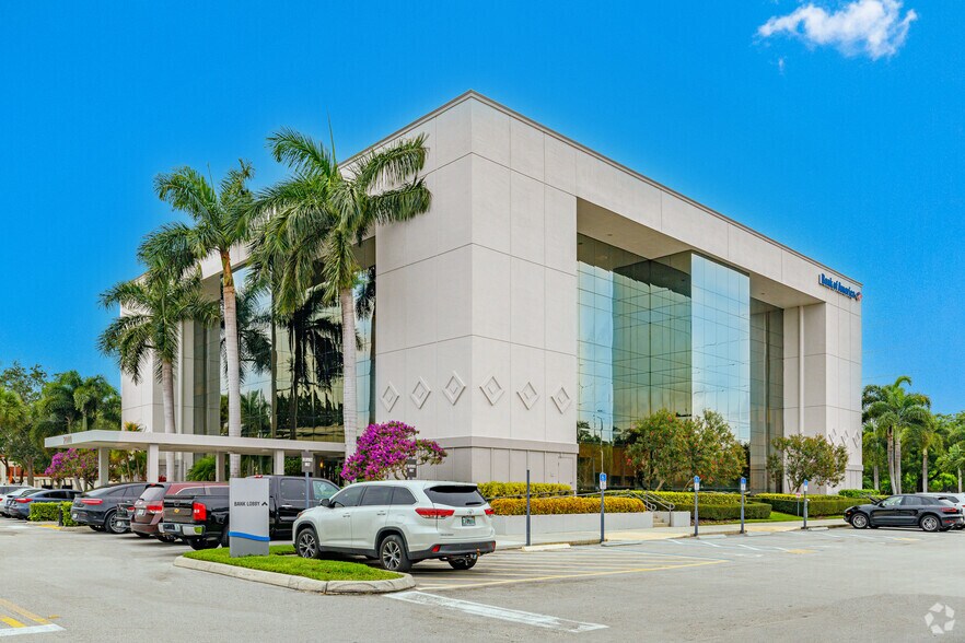 More Photos Of 2000 Glades Rd, Boca Raton Office For Sale