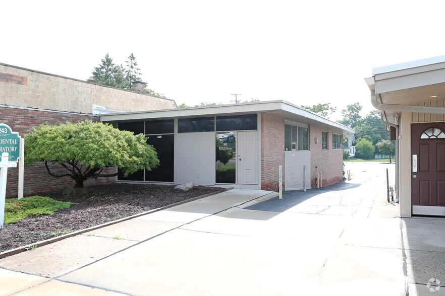 Primary Photo Of 243 Southbound Gratiot Ave, Mount Clemens Office For Sale