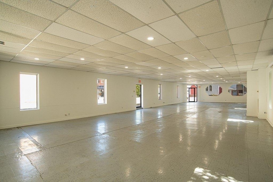 More Photos Of 54 Market St, Onancock Office For Sale