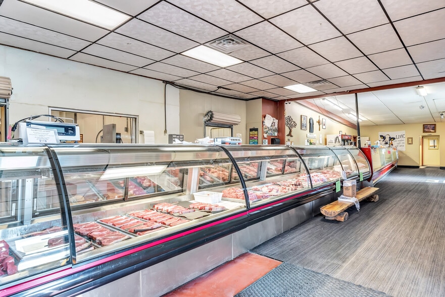 More Photos Of 715 Redfield St, Waupaca Freestanding For Sale