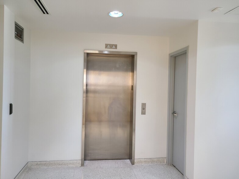 More Photos Of 310 Simcoe St S, Oshawa Office For Lease