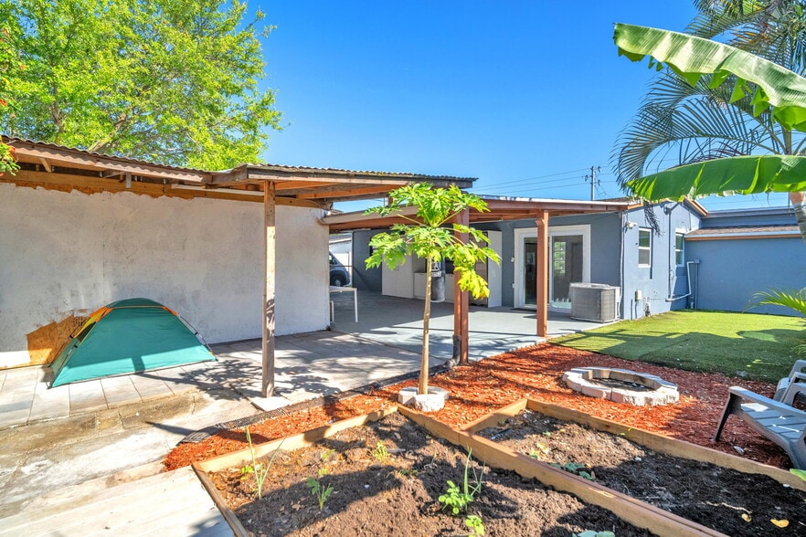 More Photos Of 7151 Taft St, Hollywood Office Residential For Sale