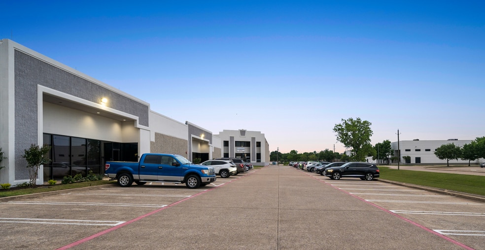 More Photos Of 2553 Summit Ave, Plano Unknown For Lease