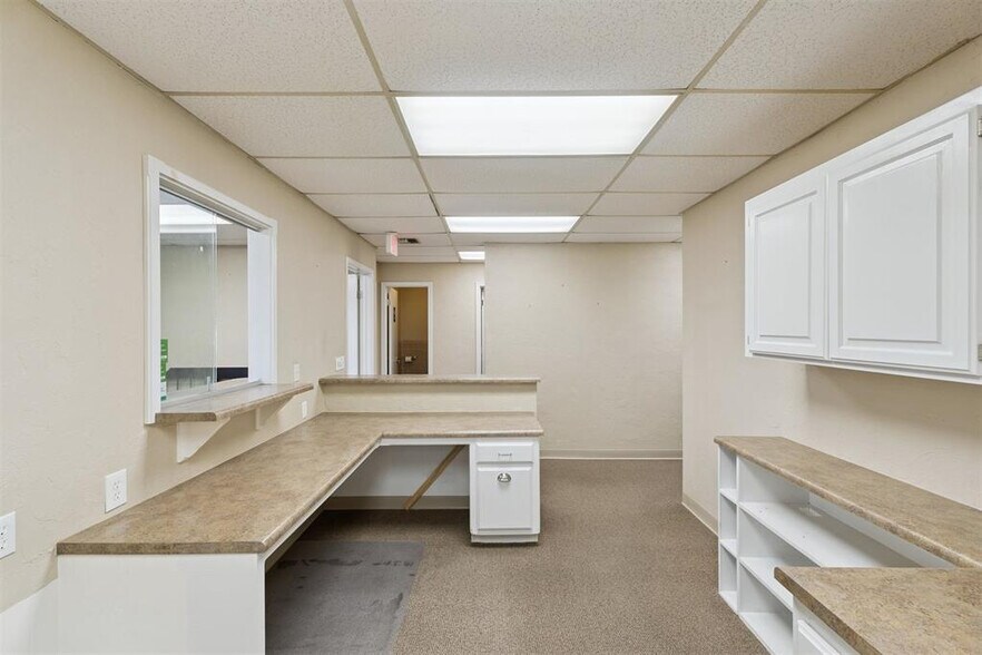 More Photos Of 7505-7509 NW 23rd St, Bethany Medical For Sale