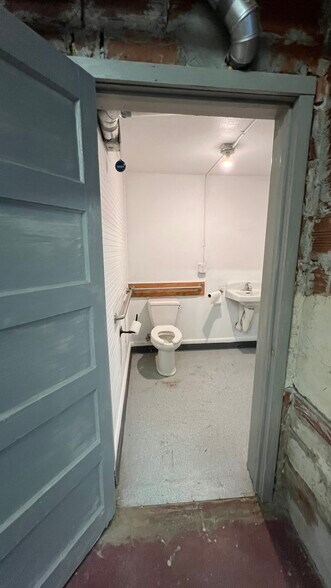 More Photos Of 155-167 Main St W, Monmouth Storefront For Lease