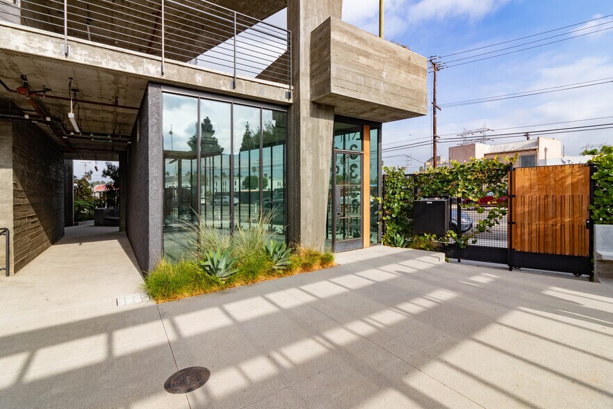 More Photos Of 5788 W Adams Blvd, Los Angeles Unknown For Lease