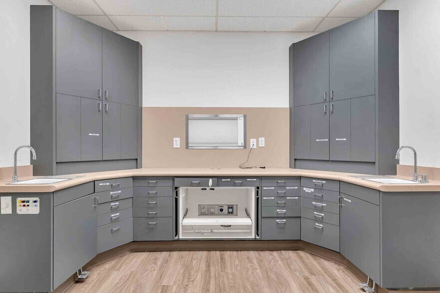 More Photos Of 1755 Erringer St, Simi Valley Medical For Lease