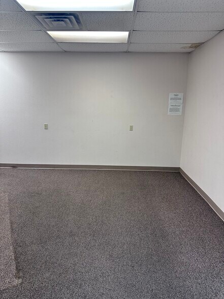 More Photos Of 4809 W Loop 289, Lubbock Warehouse For Lease