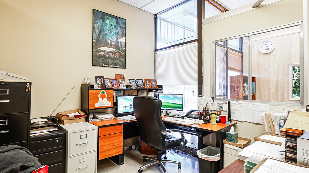 More Photos Of 10717 Vanowen St, North Hollywood Flex For Sale