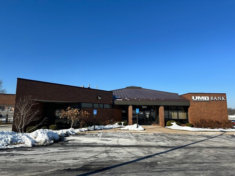 More Photos Of 1041-1049 S Woods Mill Rd, Chesterfield Storefront Retail Office For Lease