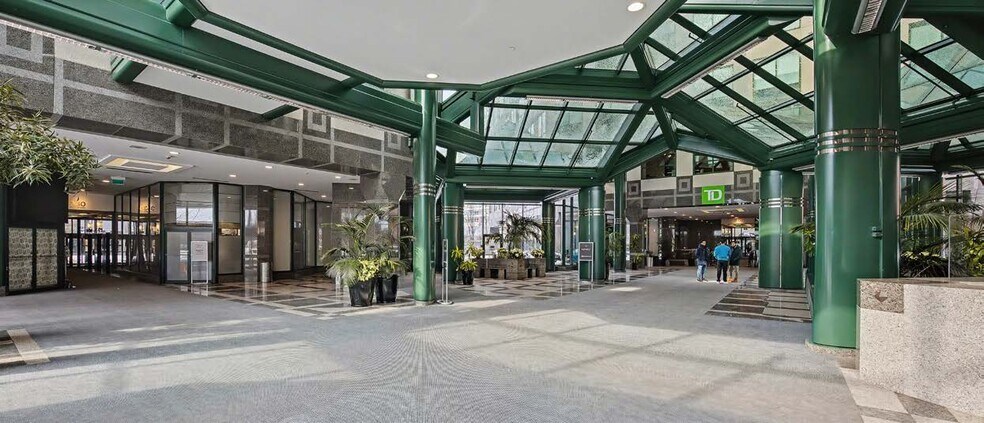 More Photos Of 330 Front St W, Toronto Office For Lease