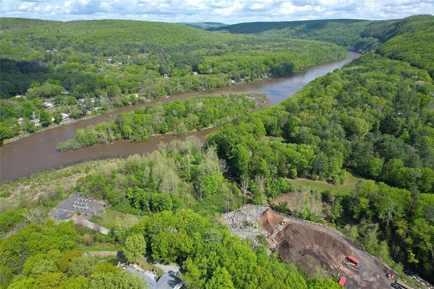 More Photos Of 26 Hook Rd, Sparrow Bush Distribution For Sale