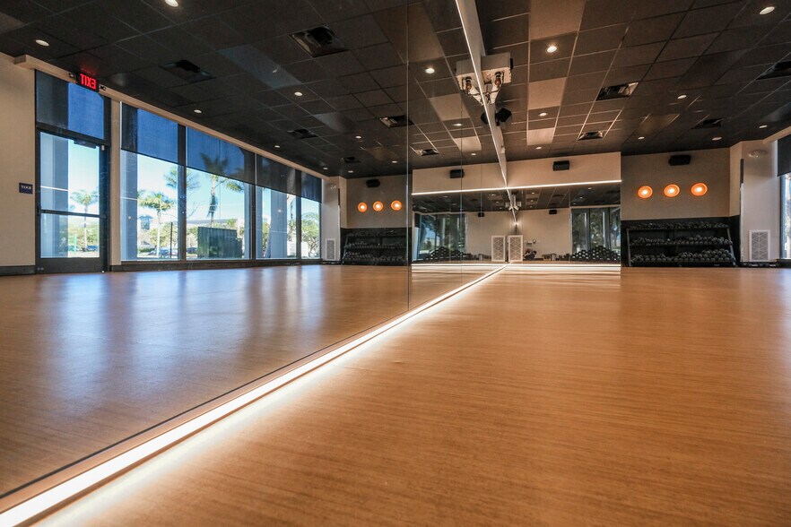More Photos Of 472 S Mills Rd, Ventura Bank For Sale