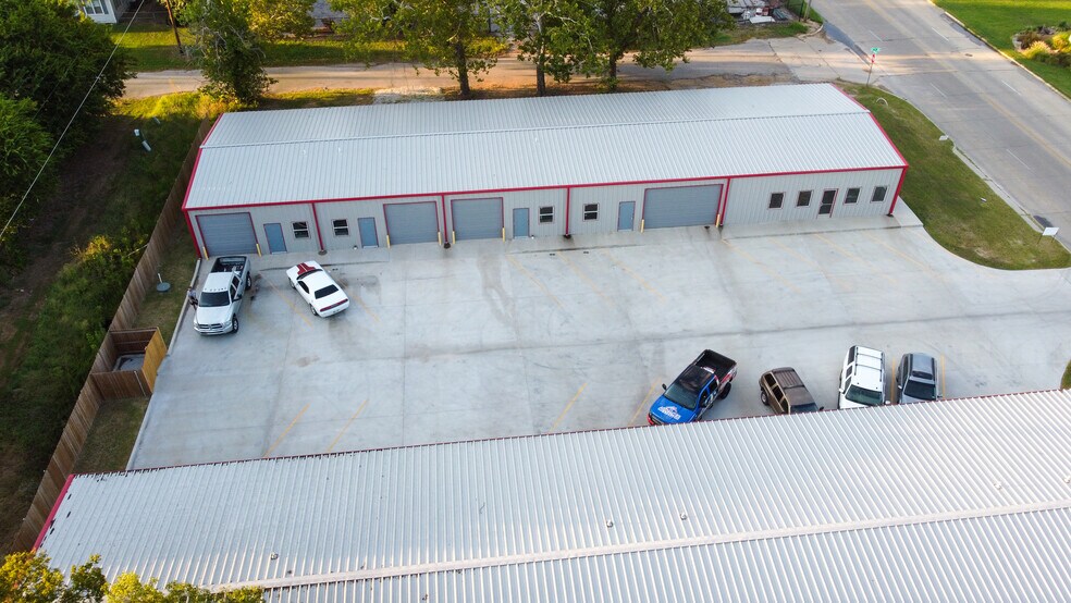 More Photos Of 607 S Lake Murray Dr, Ardmore Showroom For Sale