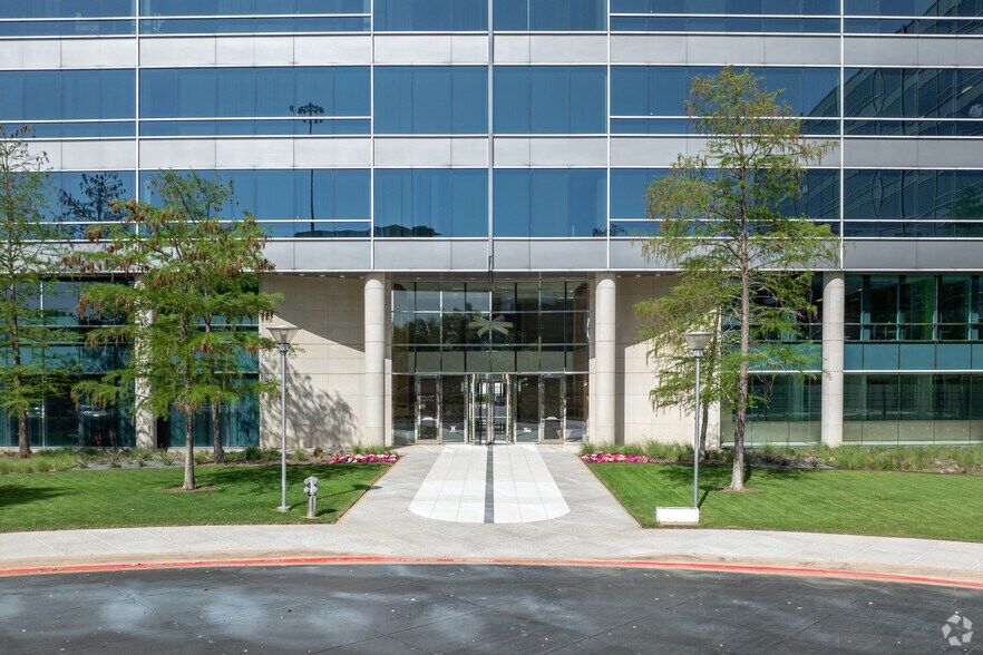 More Photos Of 16000 N Dallas Pky, Dallas Office For Lease