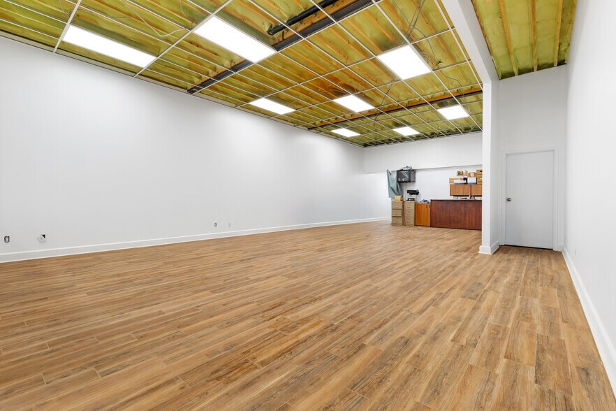More Photos Of 206-208 Boul Crémazie E Crémazie E, Montréal Flex For Lease